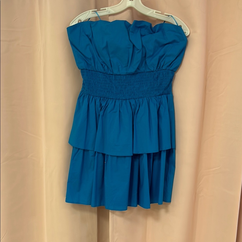 Glam Blue Strapless Dress with Chic Design